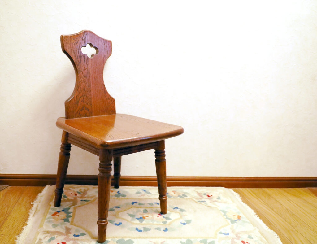 木目の椅子 379